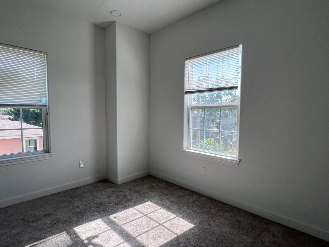 Foto del edificio - 9210 Martell St