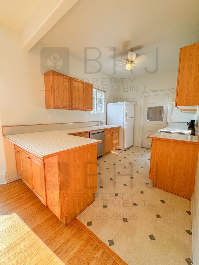 Foto del edificio - 4 BED/ 2 BATH SINGLE FAMILY HOME WITH GARAGE