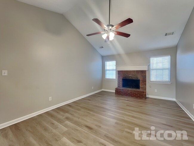 Building Photo - 207 Crystal Ct