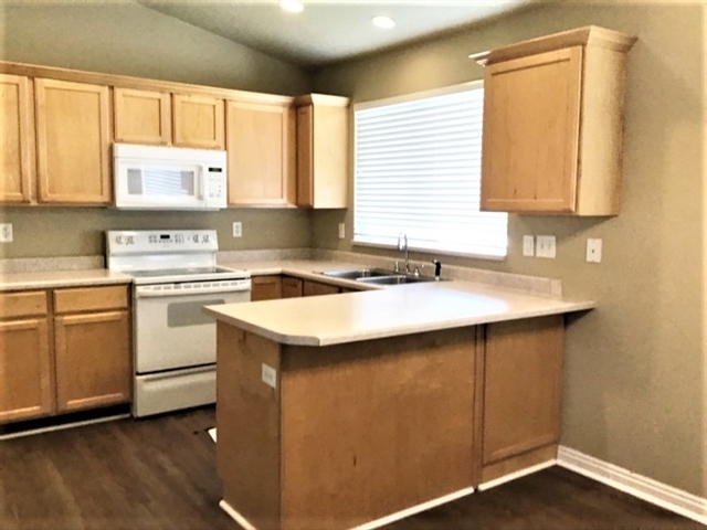 Building Photo - 4852 W Cold Springs Circle