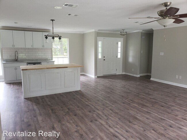 Building Photo - 3 br, 2 bath House - 12100 Hilltop Rd
