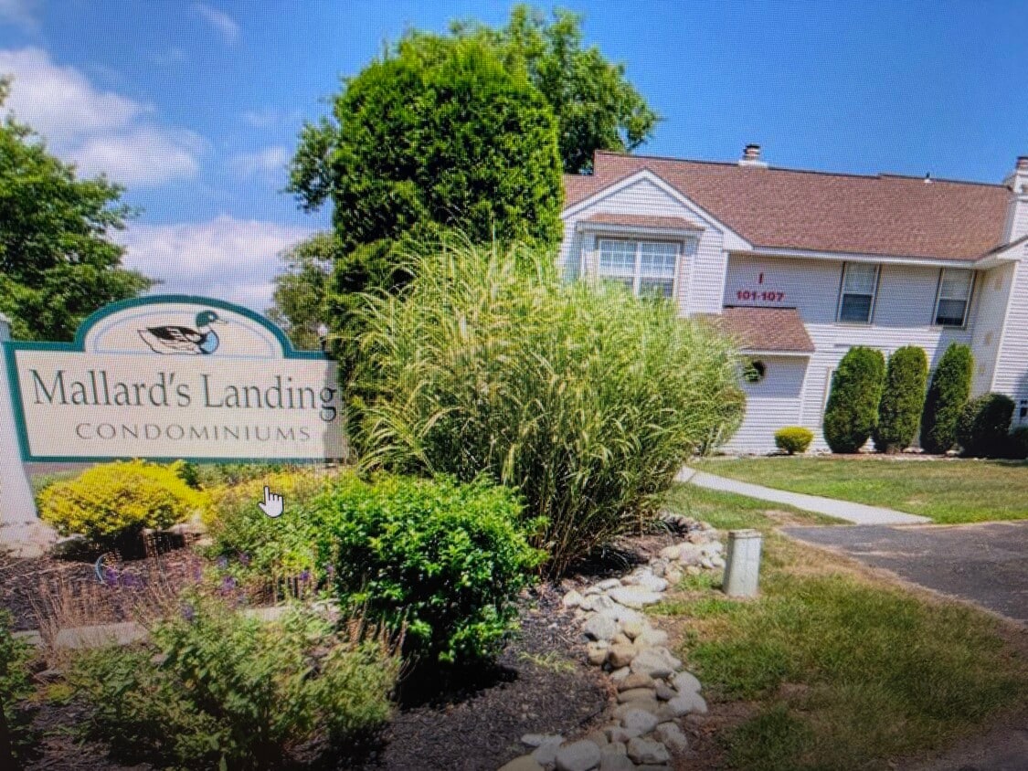 Primary Photo - 139 S Edgewater Dr