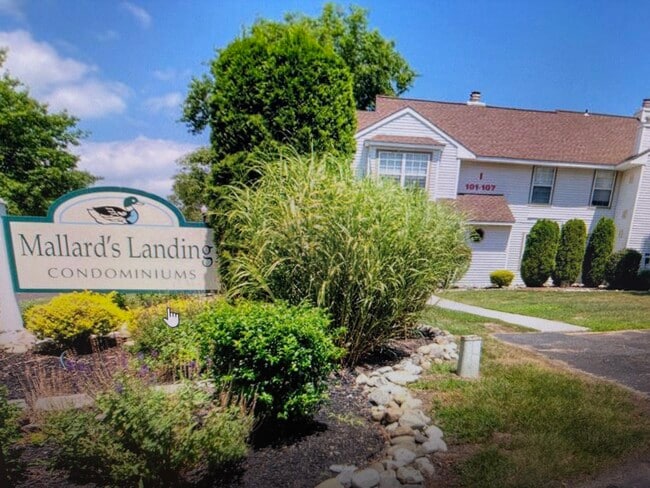Building Photo - 139 S Edgewater Dr