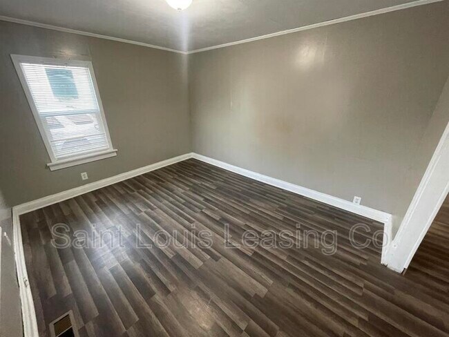 Foto del edificio - 3212 Airway Ave