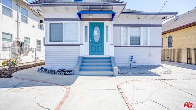 Foto del edificio - 1210 Irolo St