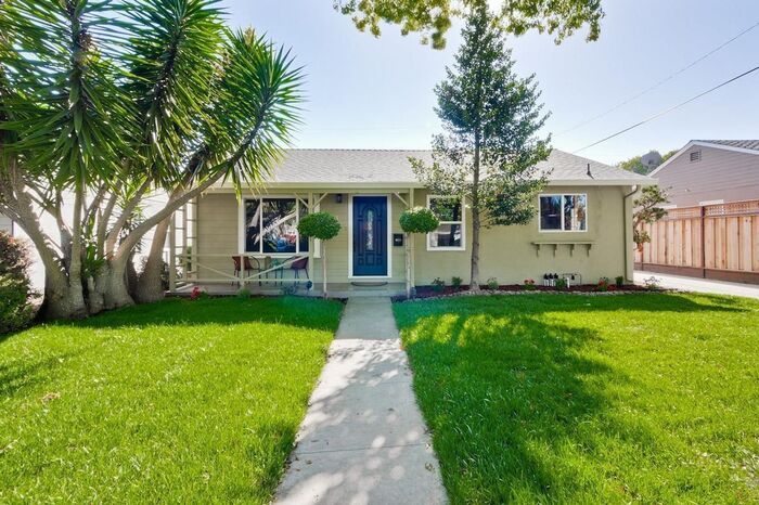 Primary Photo - 871 Sunset Dr
