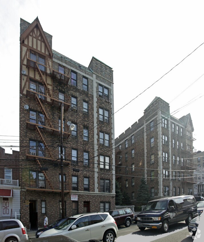 Building Photo - 655 E 234th St