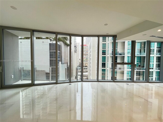 Foto del edificio - 300 Biscayne Blvd Way