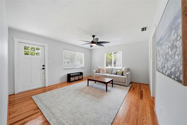 Foto del edificio - 646 38th Ave N