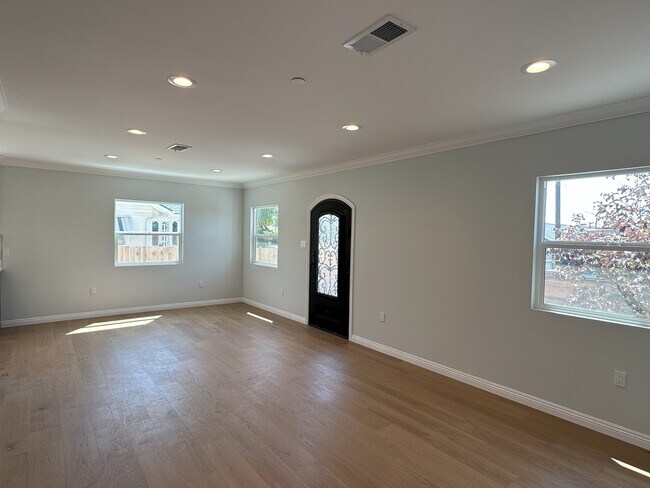 Foto del edificio - 515 Archwood Pl
