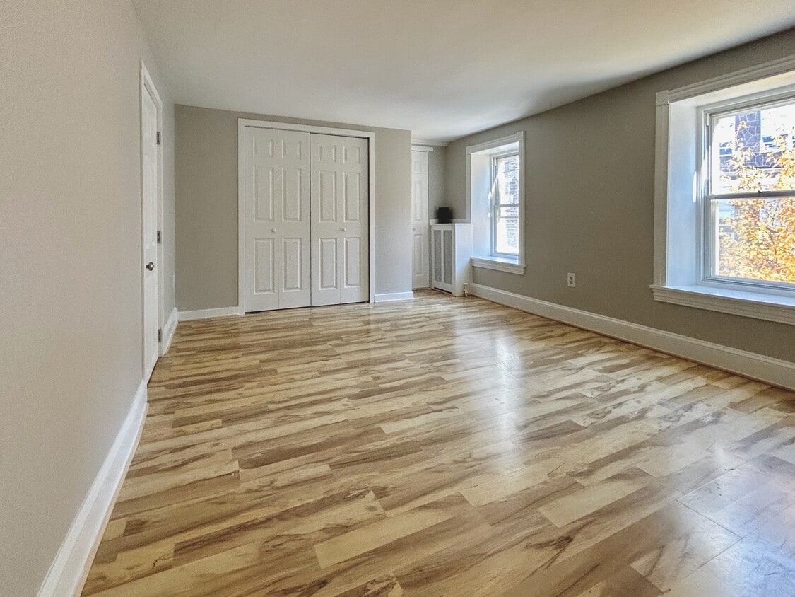 Primary Photo - 131 Pensdale St