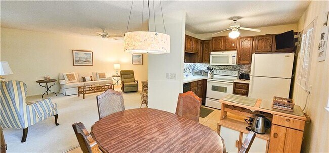Building Photo - Annual Fully Furnished 2/2 Condo with Golf...