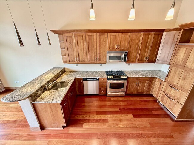 Foto del edificio - Luxury Studio in the Heart of Downtown Colorado Springs – All utilities included-Premium Living w...