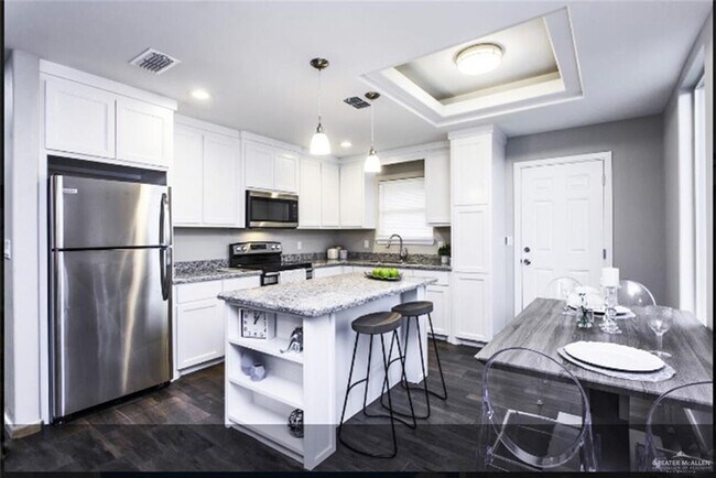 Building Photo - 1420 Alta Vista Dr