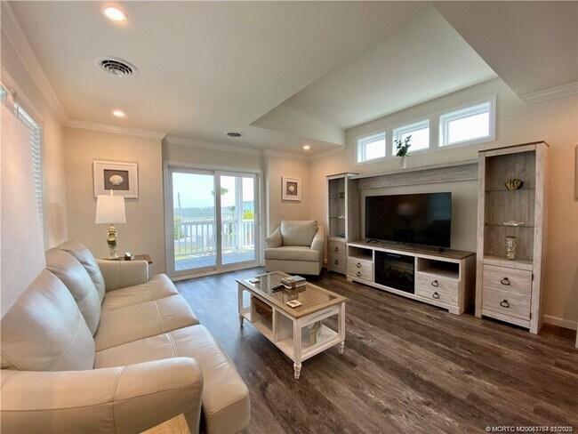 Building Photo - 2646 NE Pelican Wy