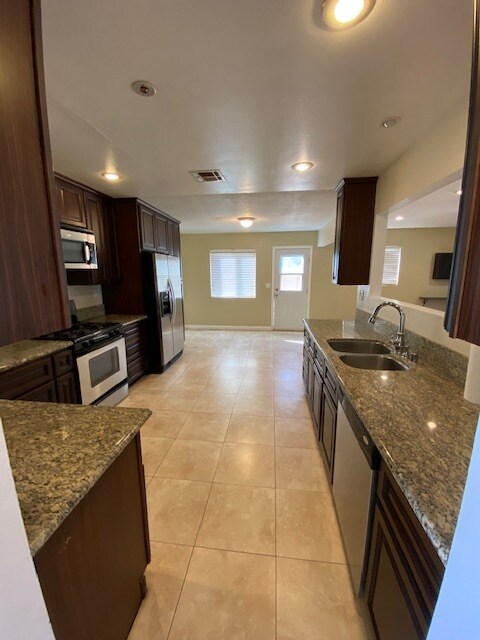 Building Photo - 5525 Los Palos Cir