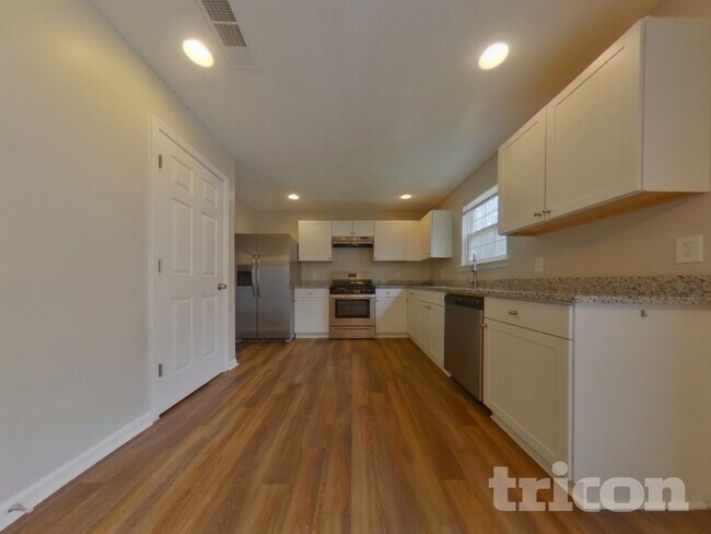 Foto del edificio - 693 Grandview Cir