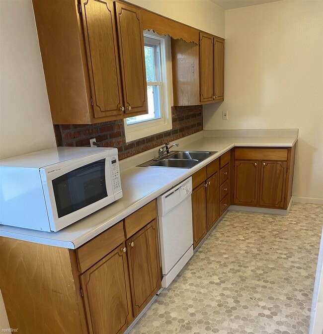 Building Photo - 3 br, 1.5 bath House - 3765 Hanchett St