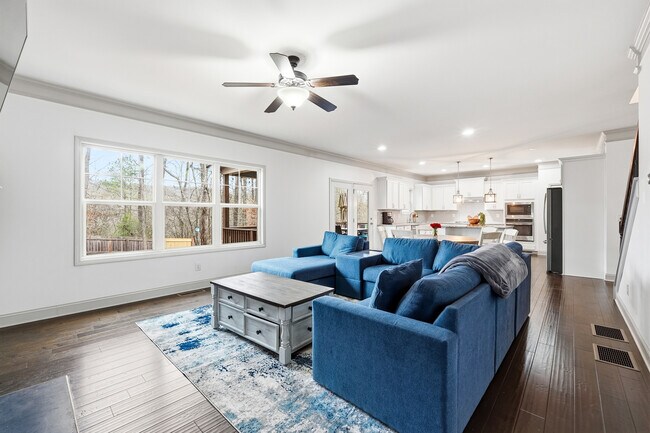 Building Photo - 212 Man O War Ct