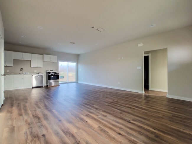 Building Photo - 3840 Skylane Ave