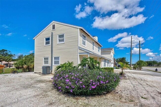 Foto del edificio - 4416 Englewood Rd
