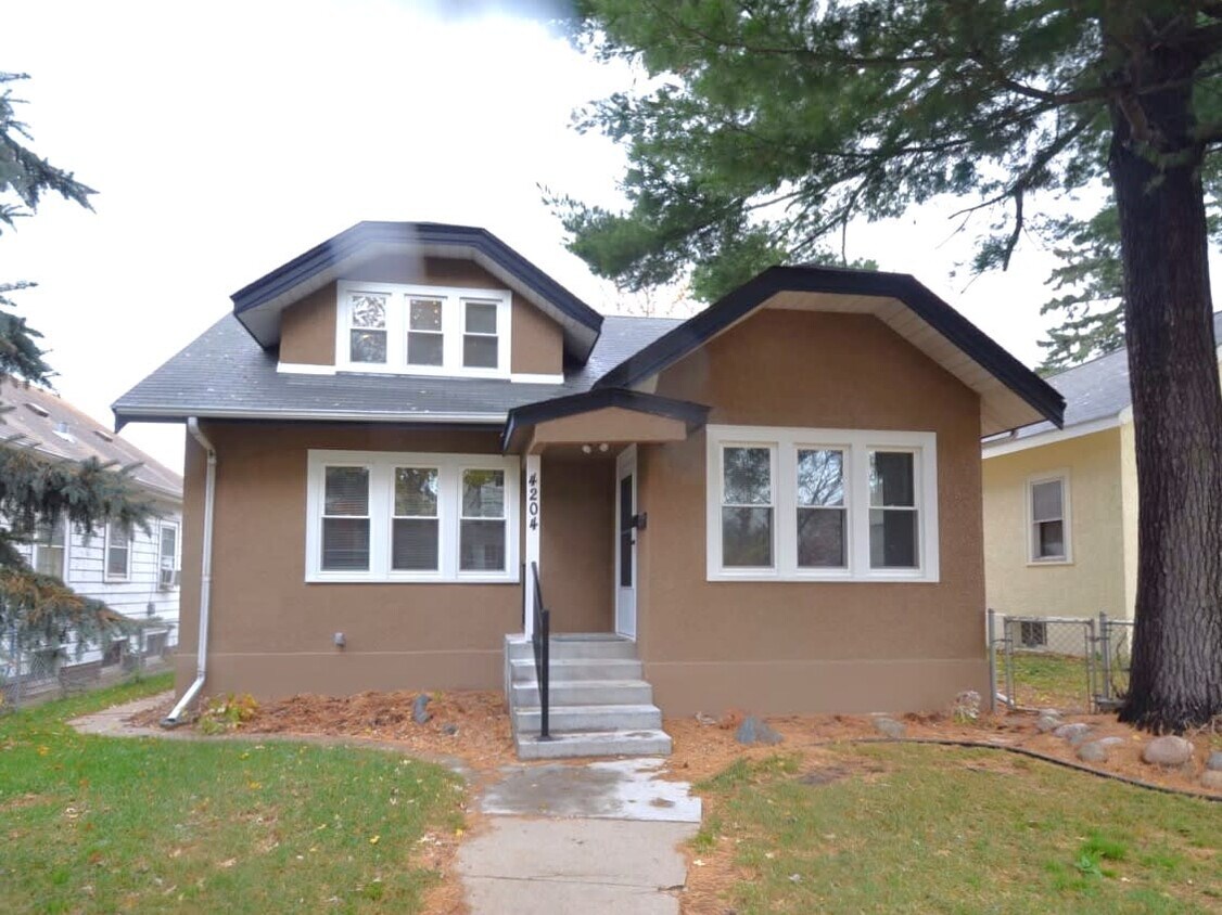 Primary Photo - 4204 Oakland Ave