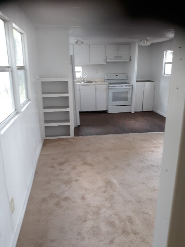 Building Photo - 5355 New Kings Rd