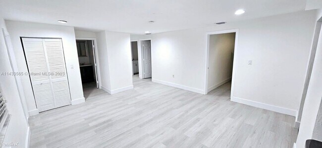 Building Photo - 4 br, 2 bath House - 11700 SW 220th St 117...