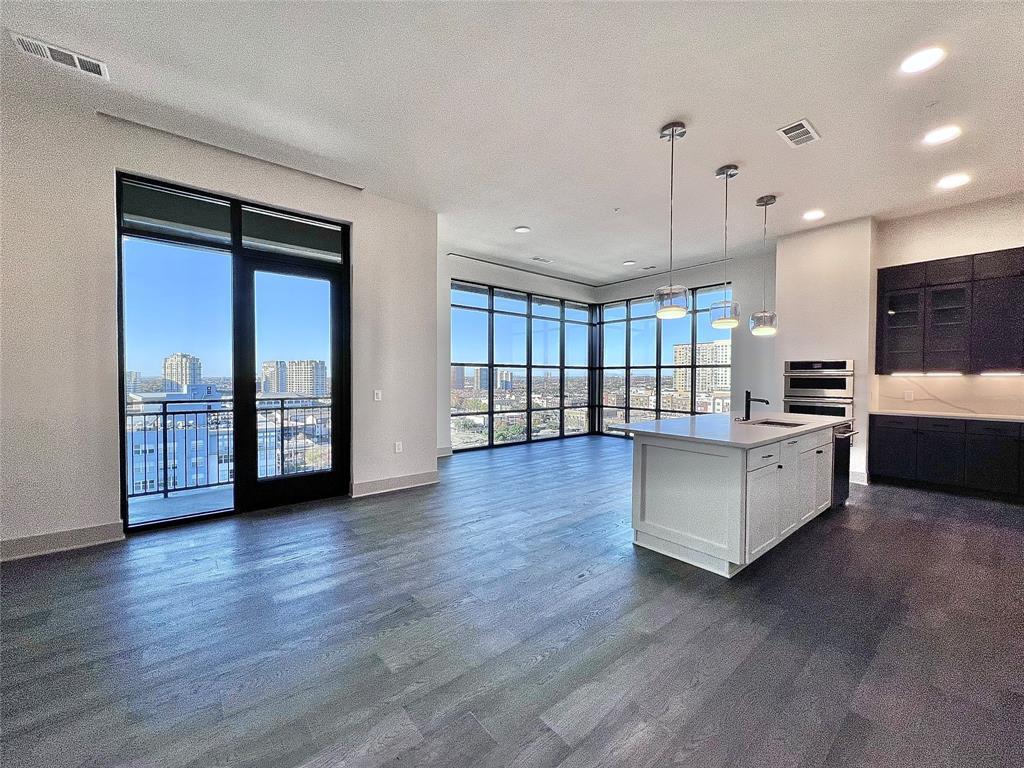 Foto principal - 3331 Oak Grove Ave