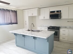 Building Photo - 1276 Aurora Dr