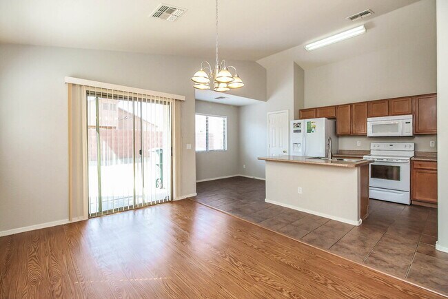 Foto del edificio - 3329 W Wayland Dr