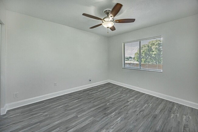 Building Photo - 829 Camino Rd