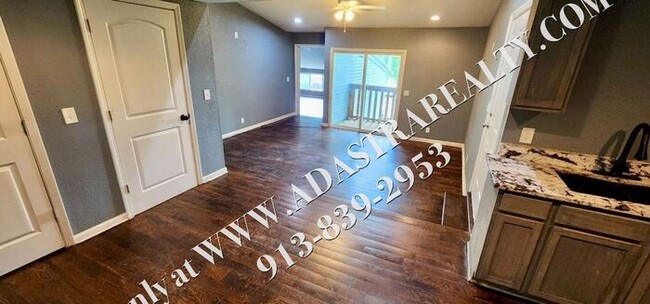 Building Photo - Nice Updated 2 Bed, 1 Bath in KCK-Coming S...