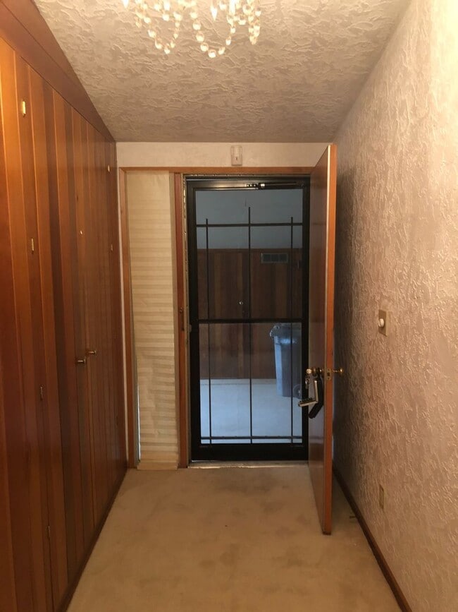 Building Photo - Backyard paradise 3 bedrooms 2 bath NW Cor...