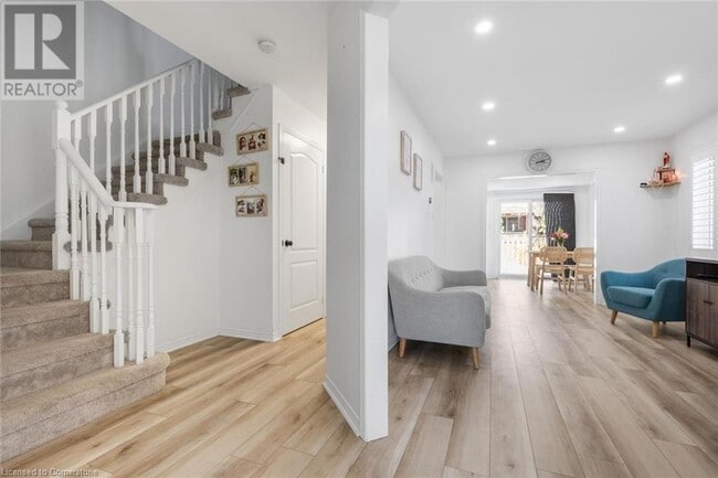 Building Photo - 30 Harnesworth Crescent