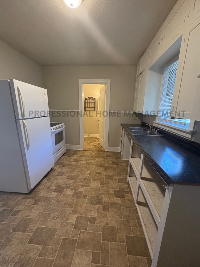 Foto del edificio - 1 Bedroom Apartment for Rent in Newton!