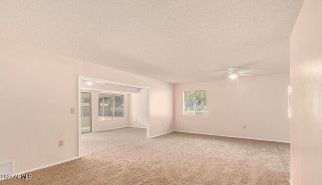 Building Photo - 10207 W Kingswood Cir