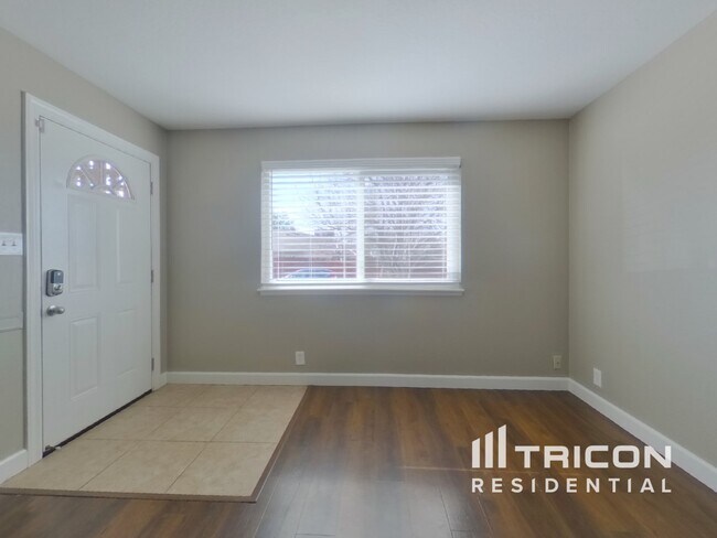 Foto del edificio - 98 1/2 Dean Way Folsom CA
