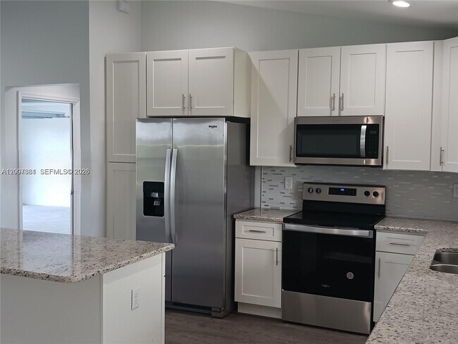 Building Photo - 634 Royce Rd