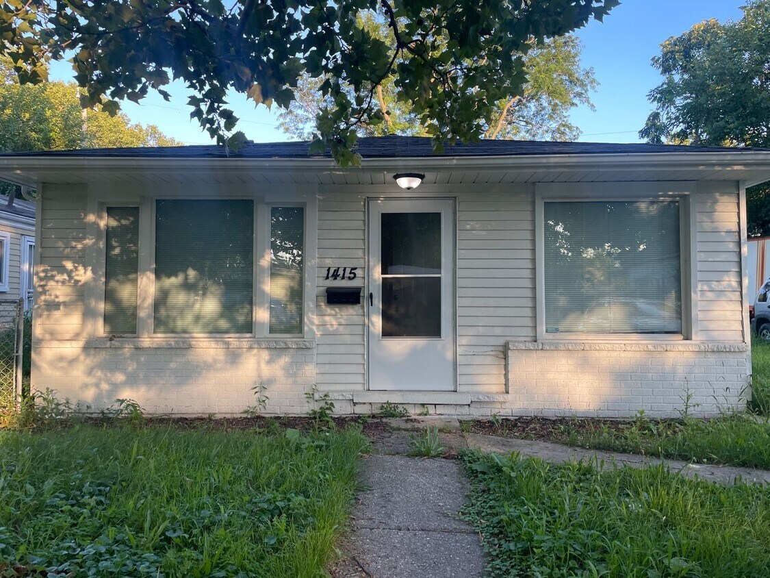 Foto principal - 3 BEDROOM RANCH UPDATED! NO BASEMENT MOVE ...