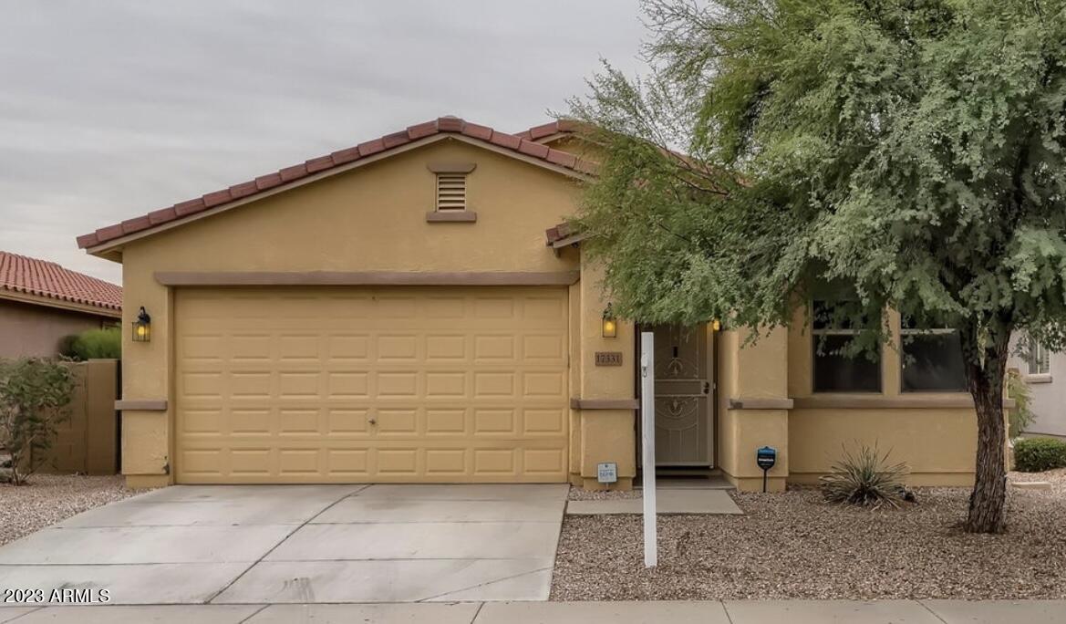 Foto principal - 17331 W Jefferson St