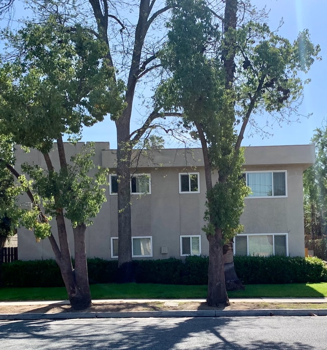 Building Photo - 454 S Oak Knoll Ave