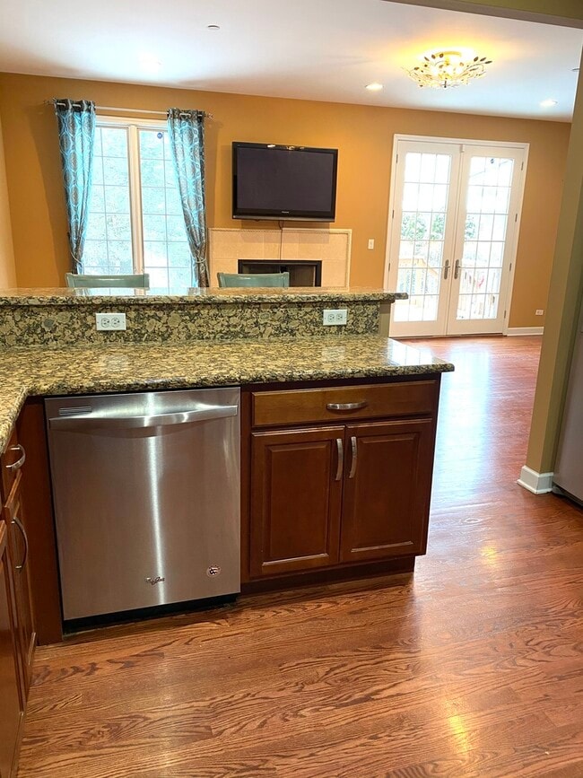 Building Photo - 1521 Stonegate Manor