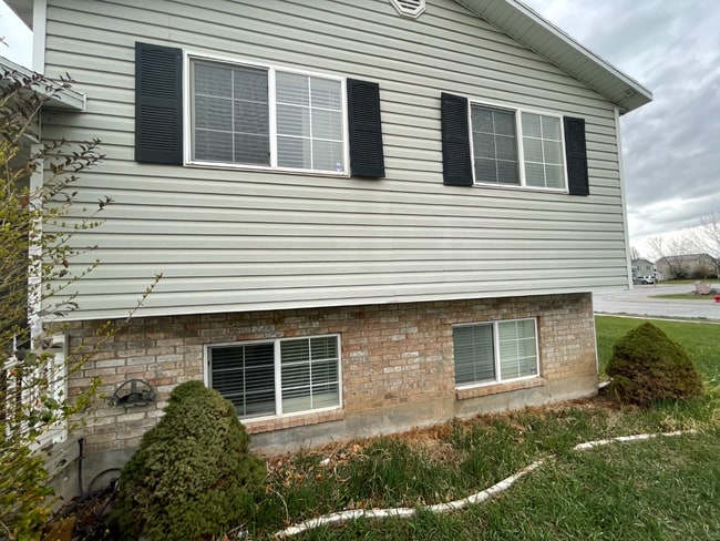 Building Photo - 4 Bd 3 Bath Home in Lehi