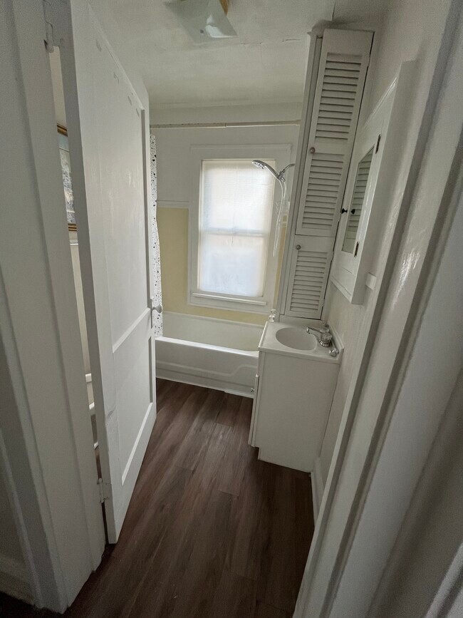 890 N Gladstone Ave, Indianapolis, IN 46201 House Rental in