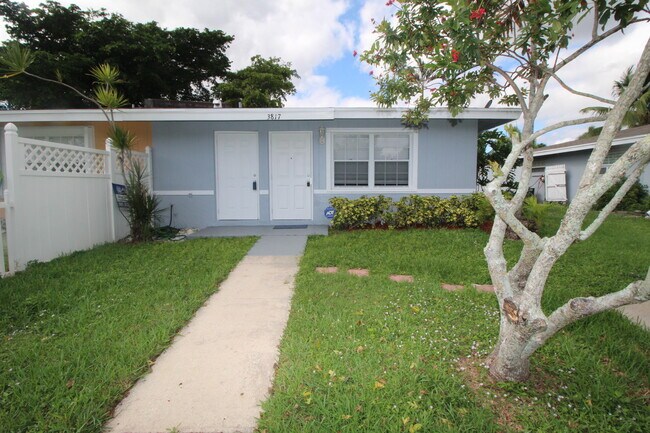 Building Photo - 3817 Heather Dr W