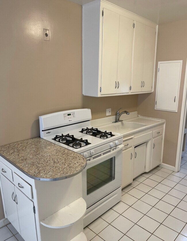 Stove and sink - 2540 W Ramona Rd