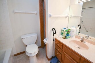 Building Photo - 2247 Valleyhigh Dr NW
