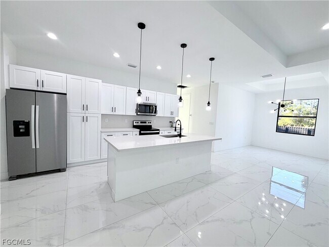 Building Photo - 312 Rosanna Ave