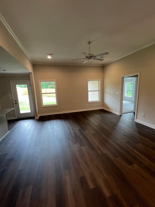 Foto del edificio - FIRST MONTH'S RENT FREE!